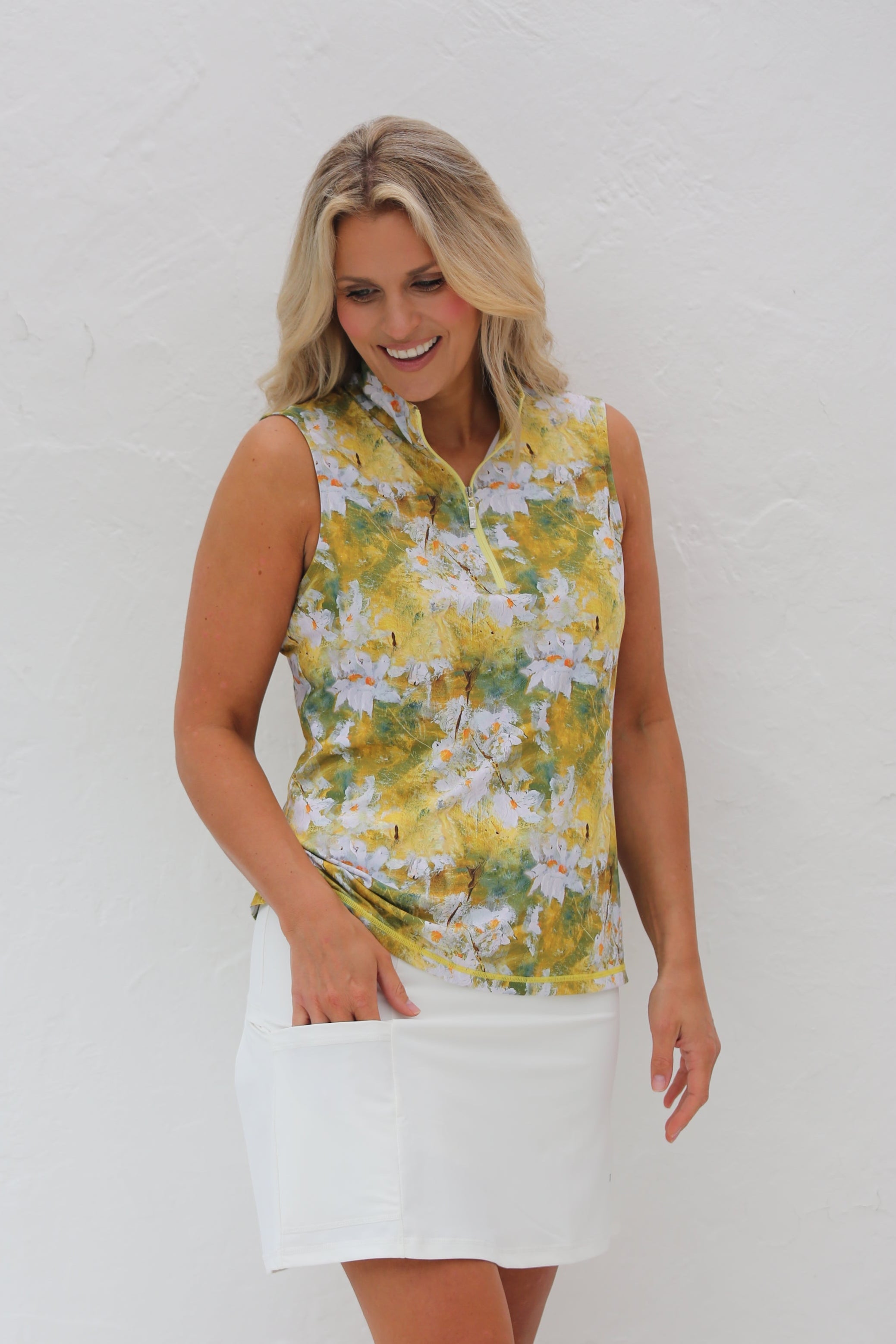 Sleeveless Mock Golf Shirt-Daisies