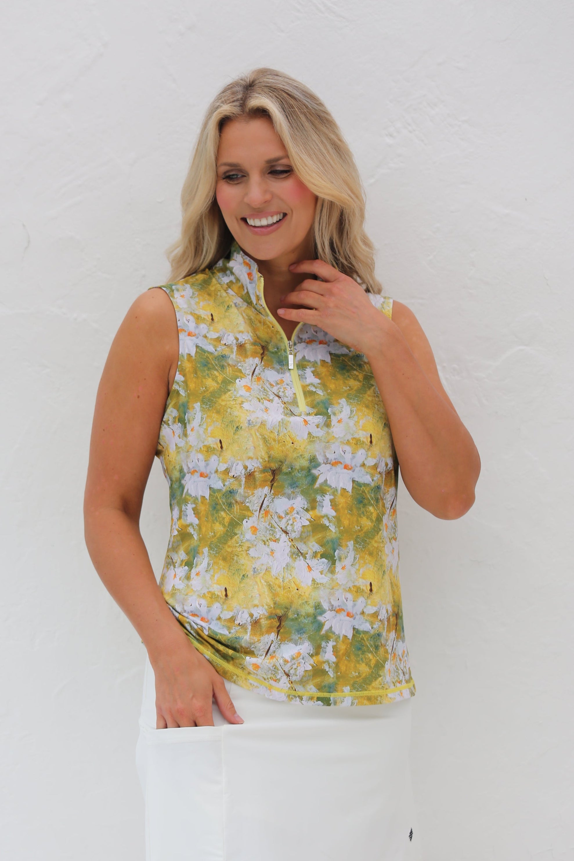 Sleeveless Mock Golf Shirt-Daisies