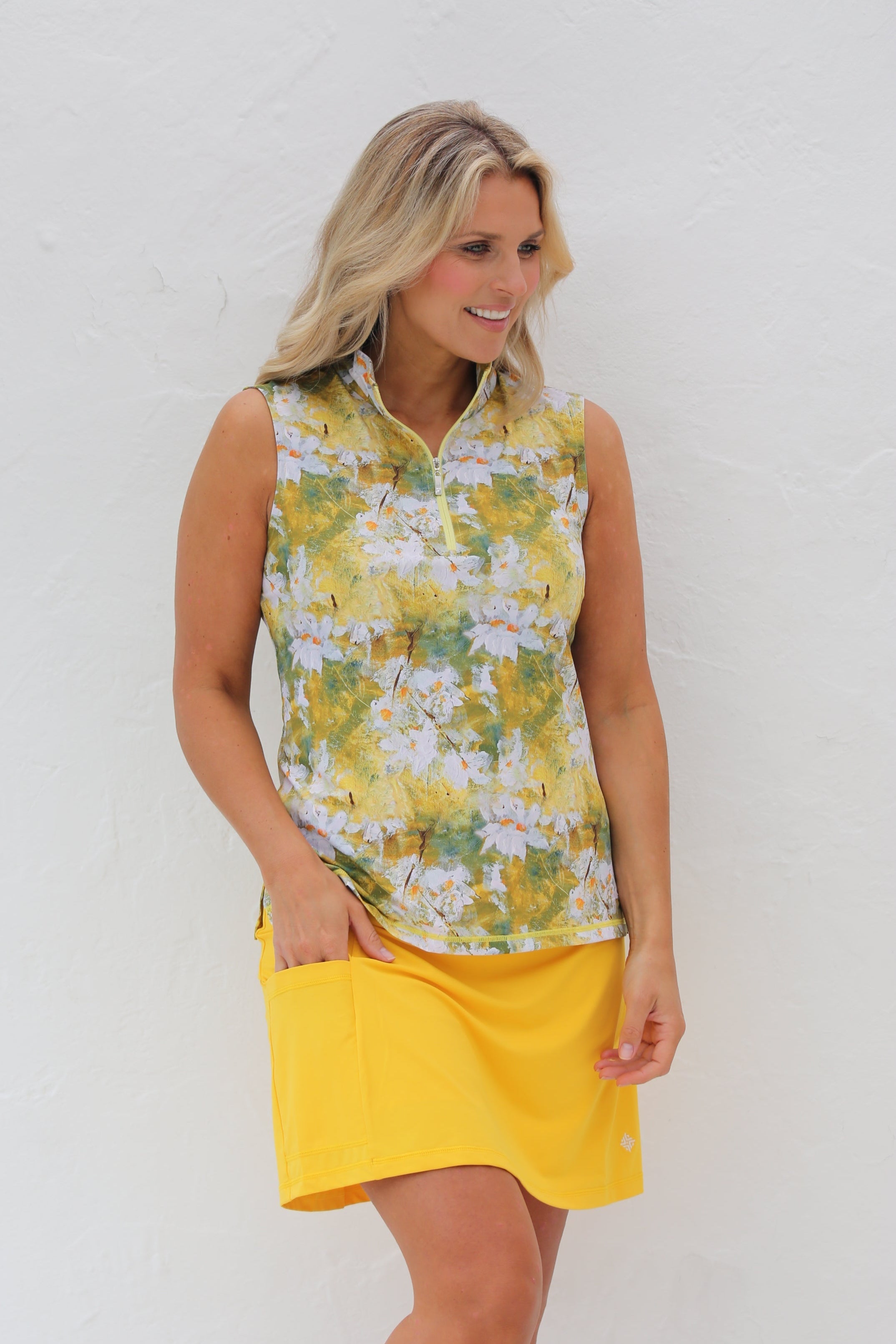 Sleeveless Mock Golf Shirt-Daisies